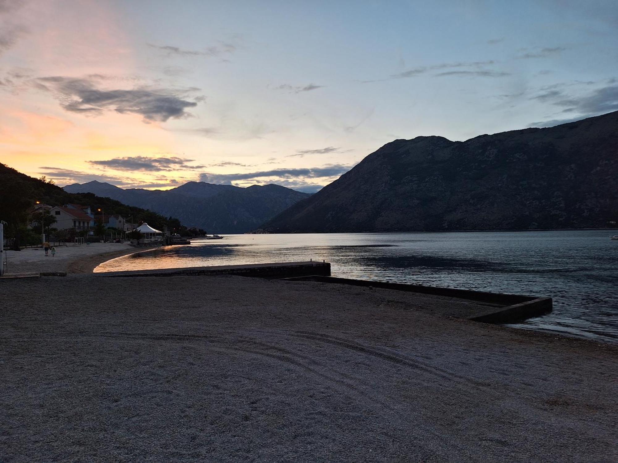Beachfront House Jovan Kotor Exterior foto